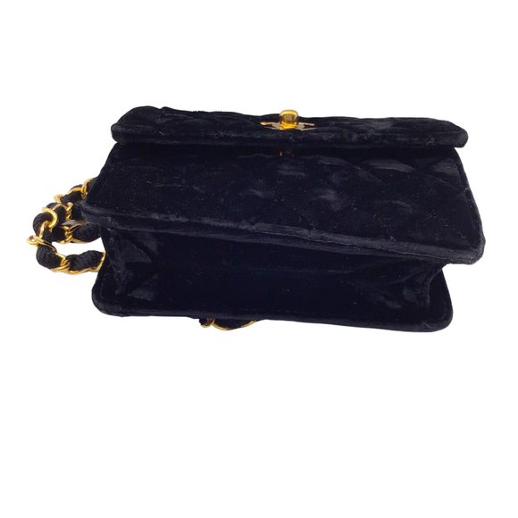 CHANEL BLACK VINTAGE 80'S QUILTED VELVET MINI FLAP BAG - Picture 4 of 13